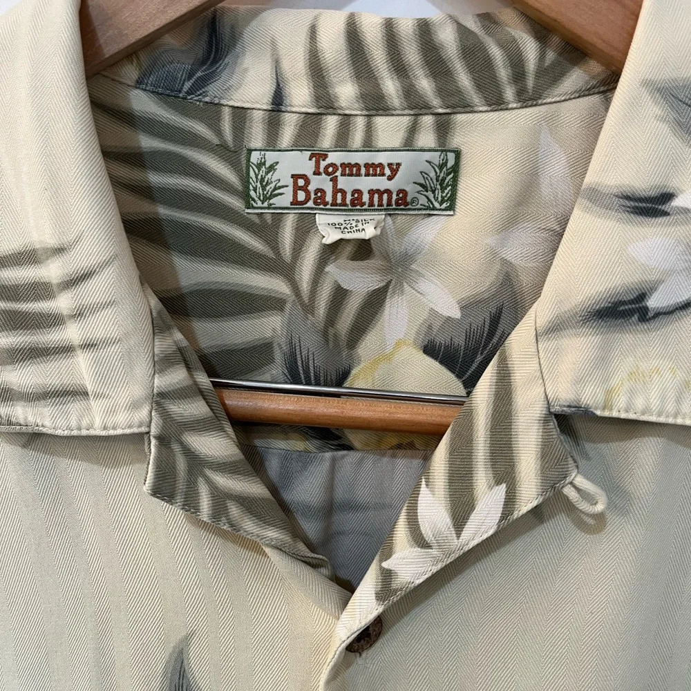Tommy Bahama Men's XL Silk Hawaiian Shirt Floral Hibiscus Palm Leaf Camp Cream‎